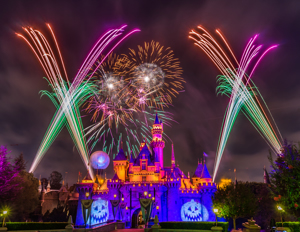 fireworks-Disneyland-halloweentime-mickeyshalloweenparty-958001.jpg