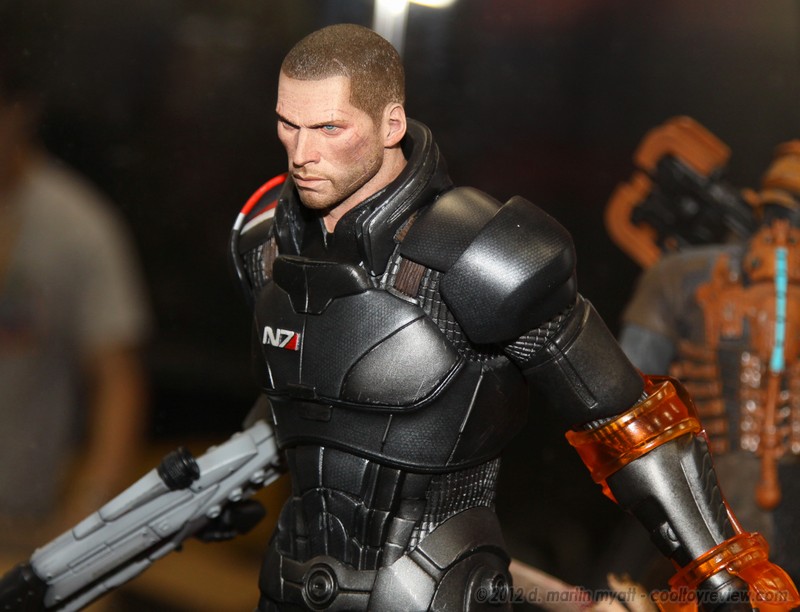 Mass figure. Mass Effect Шепард фигурка. Шепард масс эффект фигурка. Командор Шепард фигурка. Фигурки Капитан Шепард.